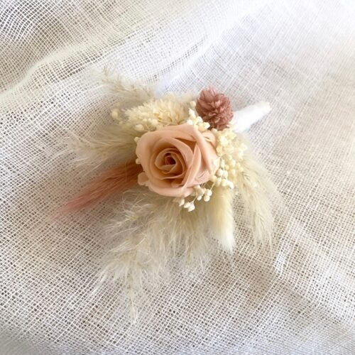 Boutonnière Eva vieux rose