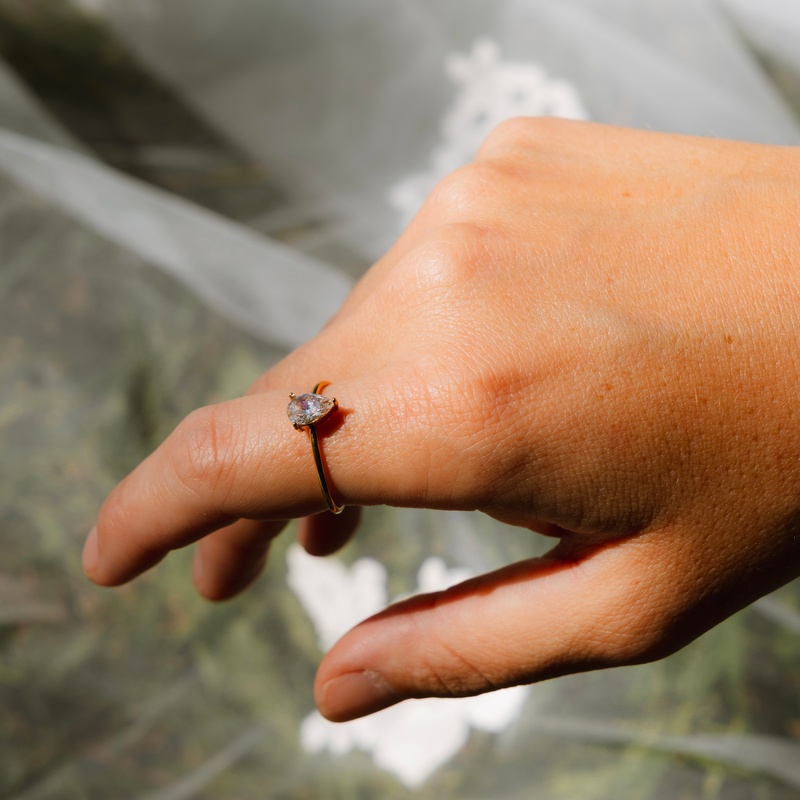 Bague en forme de goutte